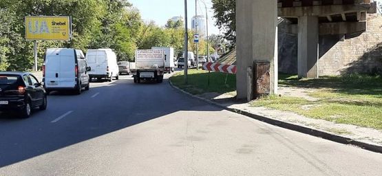 Фото рекламної площини за адресою Броварской пр-т. Мост Метро из центра