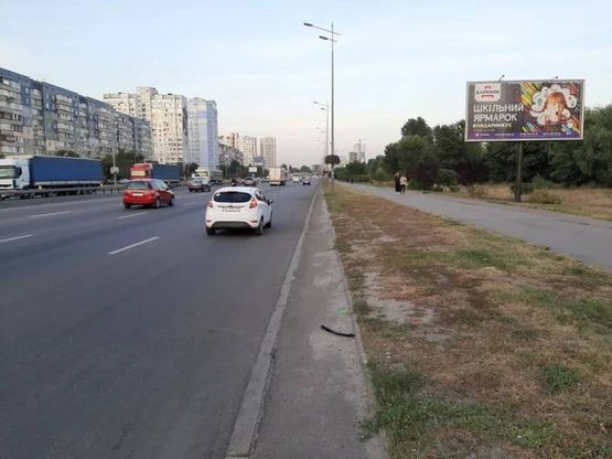 Фото рекламної площини за адресою Бажана 5 из центра