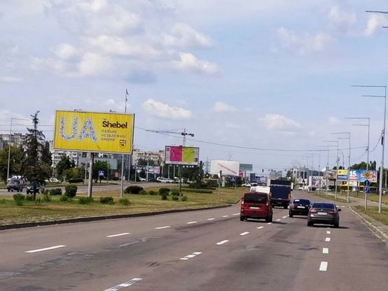 Фото рекламної площини за адресою Шухевича Романа пр 22 напроти в центр Фото рекламної площини за адресою Шухевича Романа пр 22 напроти в центр