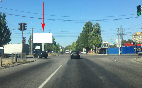 Фото рекламной плоскости по адресу t047A2,Донецьке шосе - вул. Березинська (на розділовій смузі), біля ТРЦ Караван, на світлофорі, рух у бік виїзду з міста