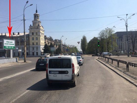 Фото рекламной плоскости по адресу t077B,вул. Робоча в районі буд. 178, на світлофорі
