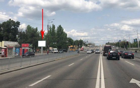 Фото рекламной плоскости по адресу t120B,просп. Слобожанський в районі буд. №13, біля маг. "EVA", на зупинці, на світлофорі