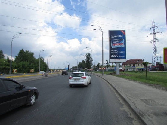 Фото рекламної площини за адресою Набережно-Рибальська, 400 метрів від проспекту Степана Бандери, рух до центру міста