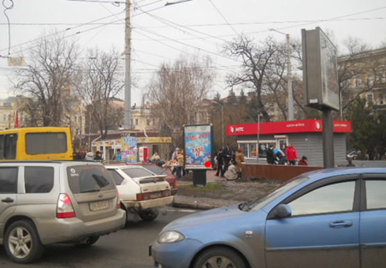 Фото рекламної площини за адресою Привокзальная пл., аллея №1 А