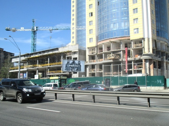 Фото рекламної площини за адресою Пр.Победы,24-26 (А) ст.м.КПИ-из центра-призма пл.2