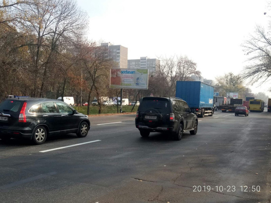 Фото рекламной плоскости по адресу Окружная дорога (на разделителе) возле ТЦ ЭПИЦЕНТР