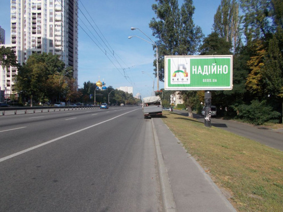 Фото рекламной плоскости по адресу пр.Победы,120  -из центра (между ст.м.Святошино и ст.м.Житомирская