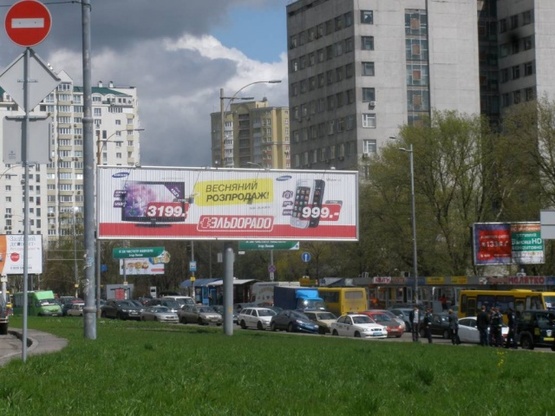 Фото рекламної площини за адресою Голосеевская площадь (разделитель) по ходу в центр