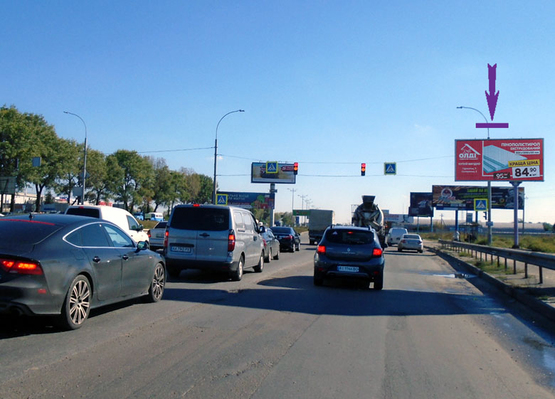 Фото рекламної площини за адресою Кольцевая дорога, ул. Трублаини, автосалон " Скания" (светофор) направление Одесской пл.