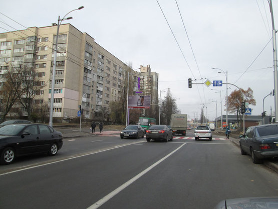 Фото рекламної площини за адресою вул. Святошинська,6 \ вул. Верховинна, на світлофорі Фото рекламної площини за адресою вул. Святошинська,6 \ вул. Верховинна, на світлофорі