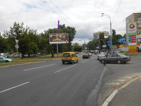 Фото рекламної площини за адресою пр. Правди / вул. Вишгородська на розподільчій смузі у напрямку центру Фото рекламної площини за адресою пр. Правди / вул. Вишгородська на розподільчій смузі у напрямку центру