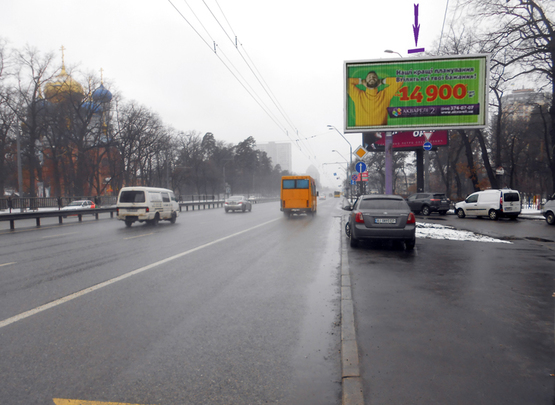 Фото рекламної площини за адресою пр. Перемоги, 130, автосалон "Iнфініті", у напрямку виїзду з Києва