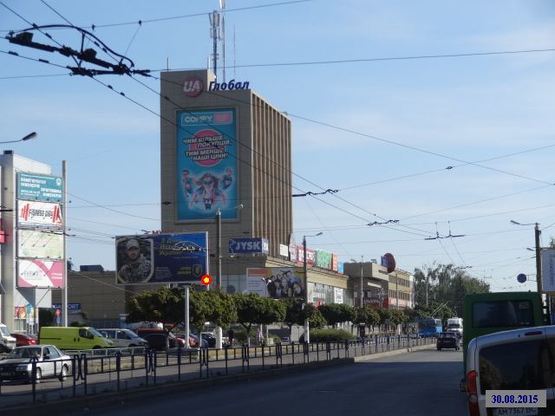 Фото рекламної площини за адресою Zt 109-1 вул.Київська,77 ТЦ"Ярмарок"Б1