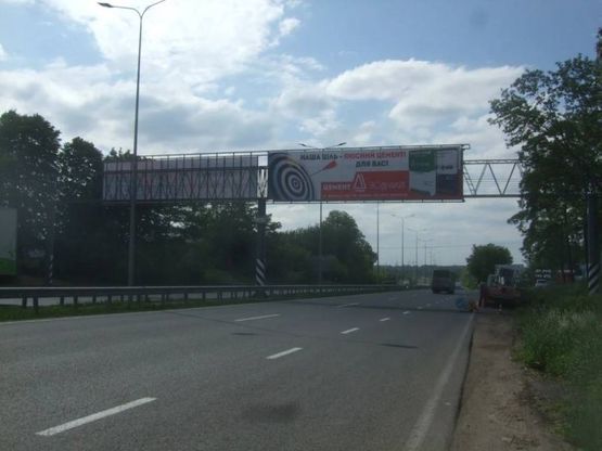 Фото рекламної площини за адресою Хмельницкая трасса (перед знаком Винница) выезд правая