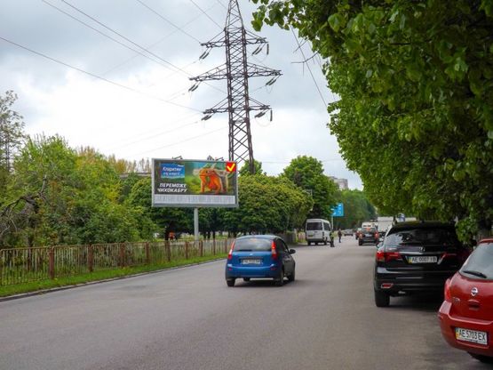 Фото рекламной плоскости по адресу пр-т. О. Поля, ТЦ "Славутич", розподілювач, призма /пр. Кирова, ТЦ "Славутич",разделитель, призма