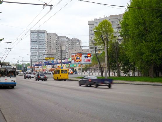 Фото рекламної площини за адресою Запорізьке шосе, МЖК "Зоряний", призма/Запорожское шоссе, МЖК "Зоряный", призма, ТЦ Дафи, МакДональдс Фото рекламної площини за адресою Запорізьке шосе, МЖК "Зоряний", призма/Запорожское шоссе, МЖК "Зоряный", призма, ТЦ Дафи, МакДональдс