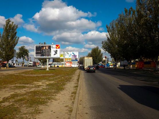 Фото рекламной плоскости по адресу Донецьке шосе - ринок "Березинський" ТЦ" Караван", з центру, призма/Донецкое шоссе - рынок "Березинский" ТЦ" Караван", из центра, призма