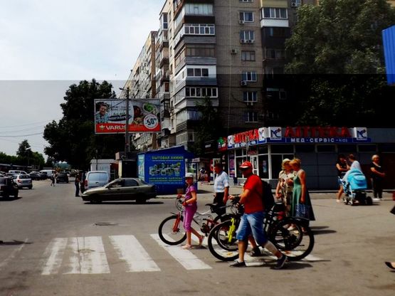 Фото рекламної площини за адресою вул.Діївська, 40, р-н маг."Варус"/ул.Б.Трофимовых, 40, р-н маг."Варус", метро, рынок, магазины, рядом МакДональдс, супермаркеты