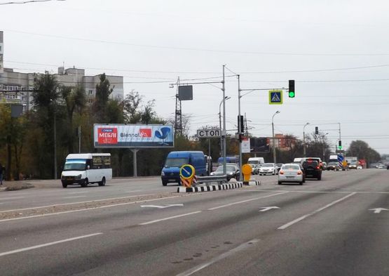 Фото рекламной плоскости по адресу Запорізьке шосе -
вул.Джинчарадзе, 38/Запорожское шоссе - ул.Джинчарадзе, 38, поток к пр.Гагарина, рядом ТЦ Биеннале, ТЦ Метро, ТЦ Эпицентр, вариант размещения на призме 3х12 или призме 3х6