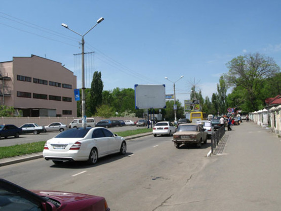 Фото рекламної площини за адресою ул.Победы, рынок "Утренний", №35-Б