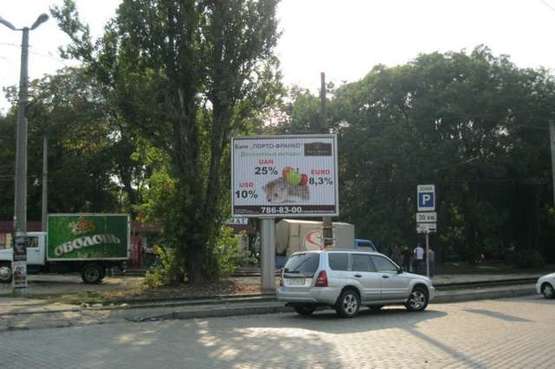 Фото рекламної площини за адресою Итальянский б-р - ул. Гимназическая (призма 3*4)