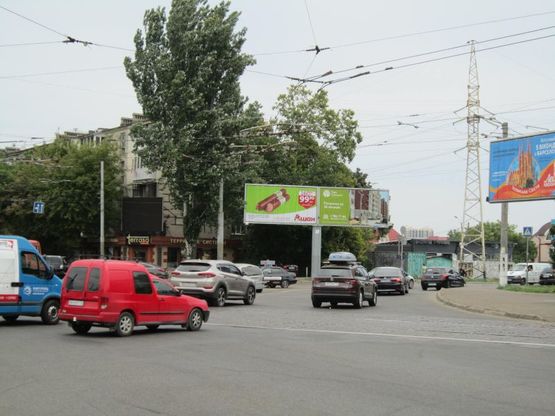 Фото рекламної площини за адресою ул. Краснова, 17 - пл. Толбухина (Призма)