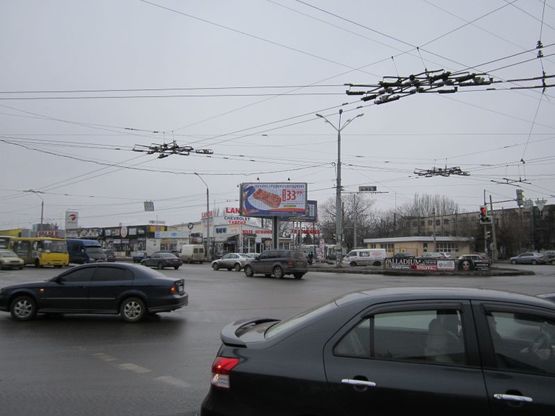 Фото рекламної площини за адресою просп. Маршала Жукова - ул. 25-й Чапаевской дивизии (на треугольнике)