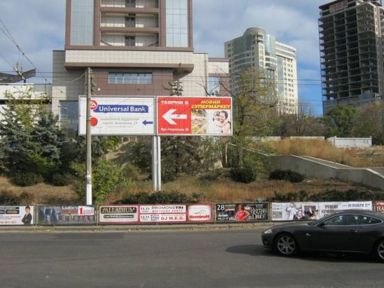 Фото рекламної площини за адресою Гагаринское плато, 5 (правая) (Призма)