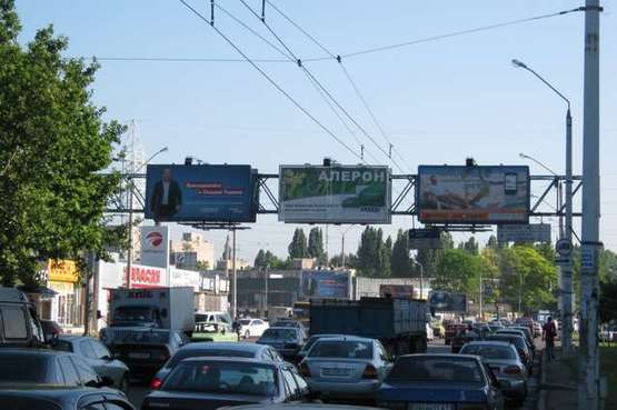 Фото рекламной плоскости по адресу пр-т М.Жукова (напротив авторынка "Успех") (в город центральный Призма)