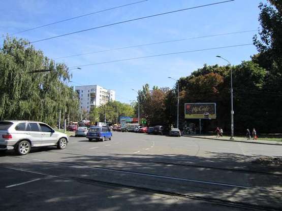 Фото рекламной плоскости по адресу площадь Независимости - ул.Ицхака Рабина (Призма)