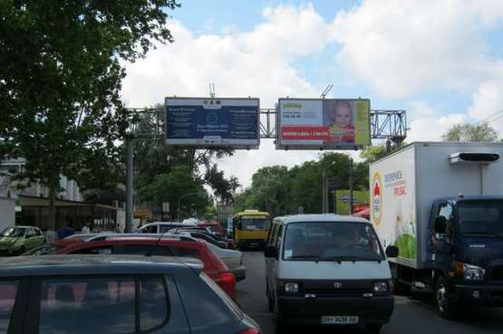 Фото рекламной плоскости по адресу пл. Старосенная (из города левый)