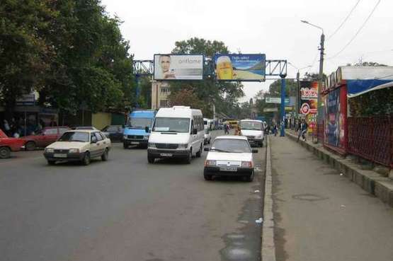 Фото рекламной плоскости по адресу пл. Старосенная (из города правый)