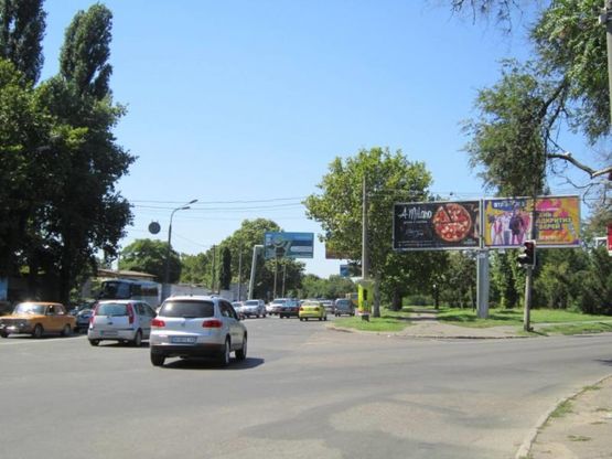 Фото рекламної площини за адресою ул. Краснова - ул. Артиллерийская (Артиллерийский парк) (Призма левая)