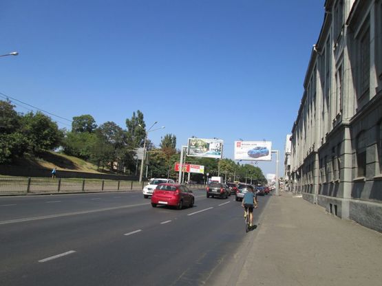 Фото рекламной плоскости по адресу ул. Водопроводная - пер. Высокий (в город левый призма)
