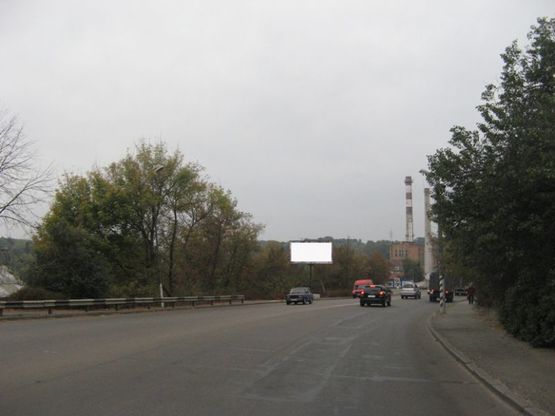 Фото рекламної площини за адресою ул. Жуйко 29 (мост, выезд на Бердичев) Фото рекламної площини за адресою ул. Жуйко 29 (мост, выезд на Бердичев)