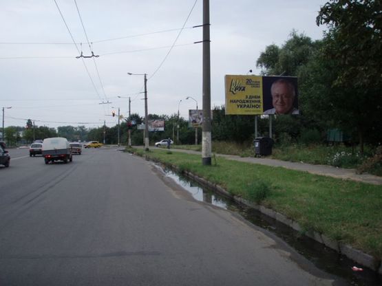 Фото рекламної площини за адресою ул. Ватутина 122 (маркет "Метро")