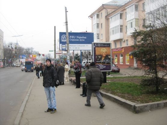 Фото рекламної площини за адресою пл. Победы №3 (Остановка, м-н Темп)