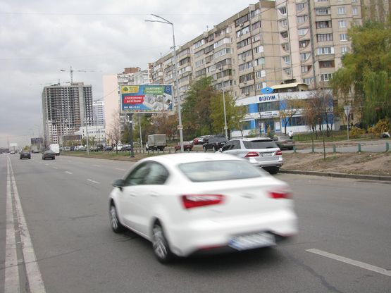 Фото рекламної площини за адресою Ревуцького вул., 30/1/вул. Олійника у напрямку ст.м. Харківська