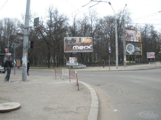 Фото рекламної площини за адресою Галицька -Василіянок перехрестя