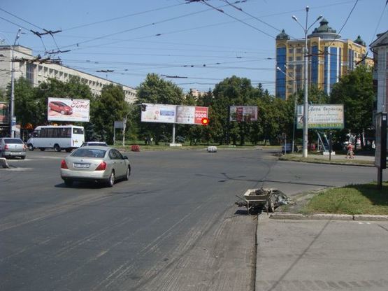 Фото рекламной плоскости по адресу Соборності вул. (Жовтнева) - майдан Незалежності Фото рекламной плоскости по адресу Соборності вул. (Жовтнева) - майдан Незалежності