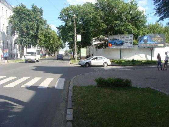 Фото рекламной плоскости по адресу на перкр.ул.Октябрьская и ул.Ляхова (на ограде)