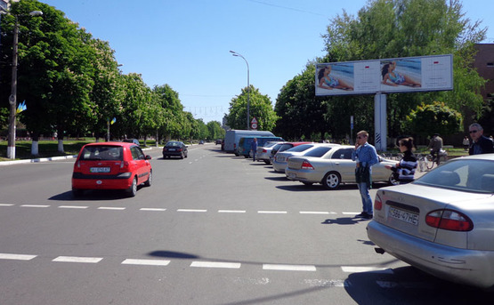 Фото рекламной плоскости по адресу Бровары Гагарина / Независимости (А3)-призма -левая  (парк Перемоги)