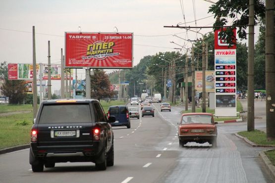 Фото рекламной плоскости по адресу Московский пр-т,144/1 , из центра Фото рекламной плоскости по адресу Московский пр-т,144/1 , из центра