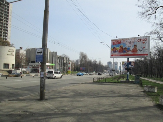 Фото рекламной плоскости по адресу Победы пр-т, 37 К4 (парк КПИ янгеля) на остановке Фото рекламной плоскости по адресу Победы пр-т, 37 К4 (парк КПИ янгеля) на остановке