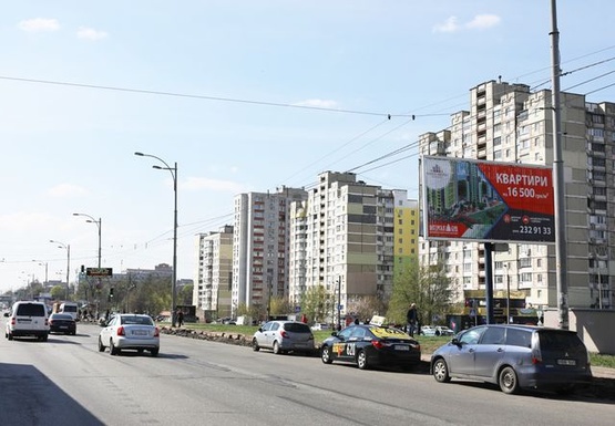 Фото рекламной плоскости по адресу Просп.  Палладина, 5/63, МЕТРО Академгородок,  в сторону пр-та Победы (NOVUS, ВАРУС, ВЕЛМАРТ)