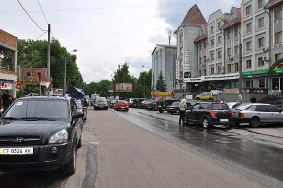 Фото рекламной плоскости по адресу вул. Небесної Сотнi 20 (Т,Ц Формаркет, ПриватБанк)