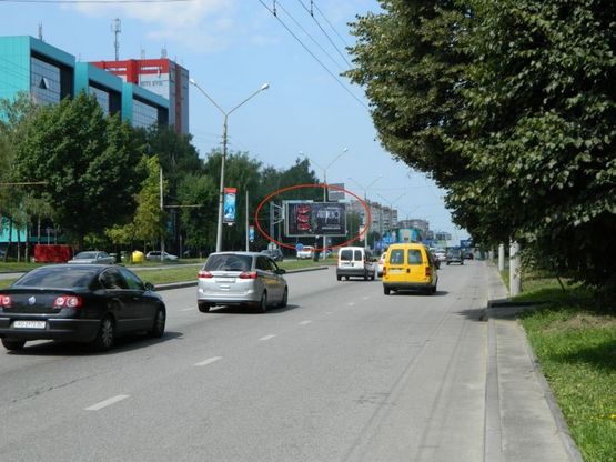 Фото рекламной плоскости по адресу Наукова, 16 до Вікторії Гарденс (напрямок до вул. Кульпарківської)