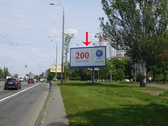 Фото рекламної площини за адресою Дружбы Народов б-р 12, в центр