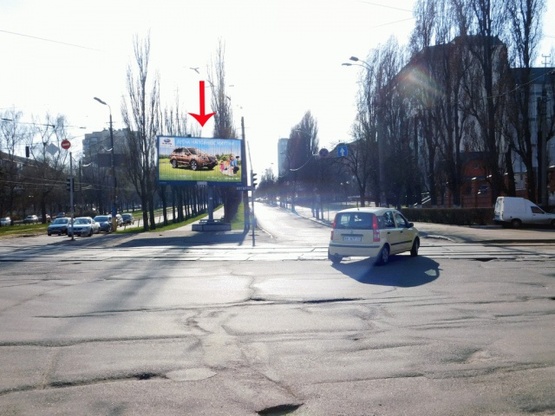 Фото рекламной плоскости по адресу Василенко ул., возле б-ра Лепсе, на разделителе, из центра Фото рекламной плоскости по адресу Василенко ул., возле б-ра Лепсе, на разделителе, из центра