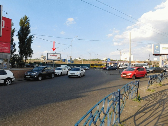 Фото рекламной плоскости по адресу Бандеры Степана пр-т 23, возле ст.м.  Почайна, на територии автостоянки